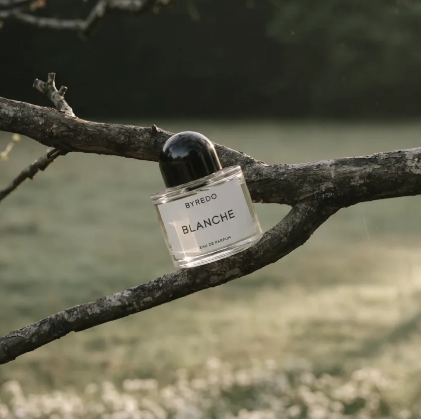 عمل من أعمال الطلاب: حملة عطر Byredo Blanche