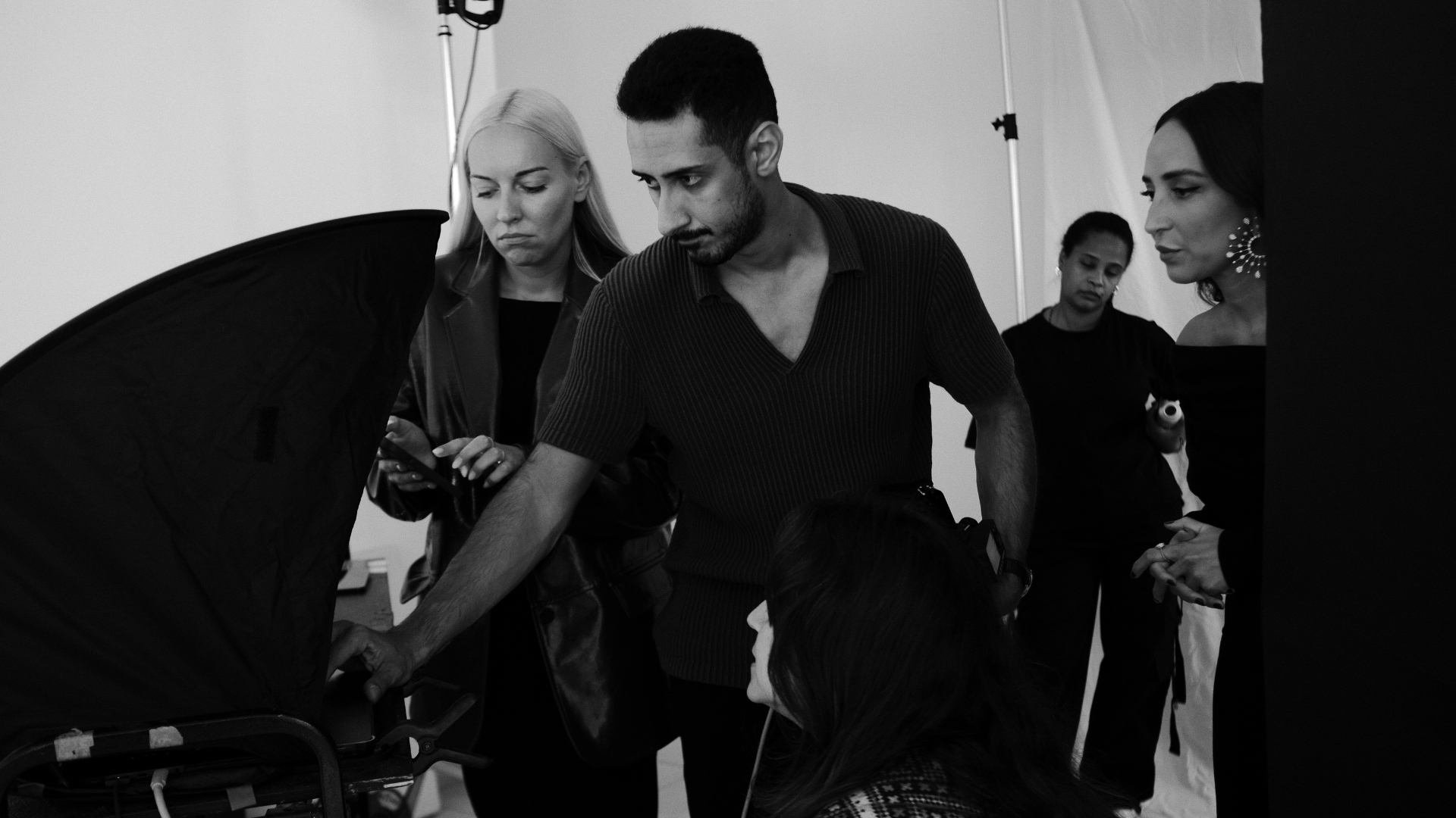 خلف الكاميرا